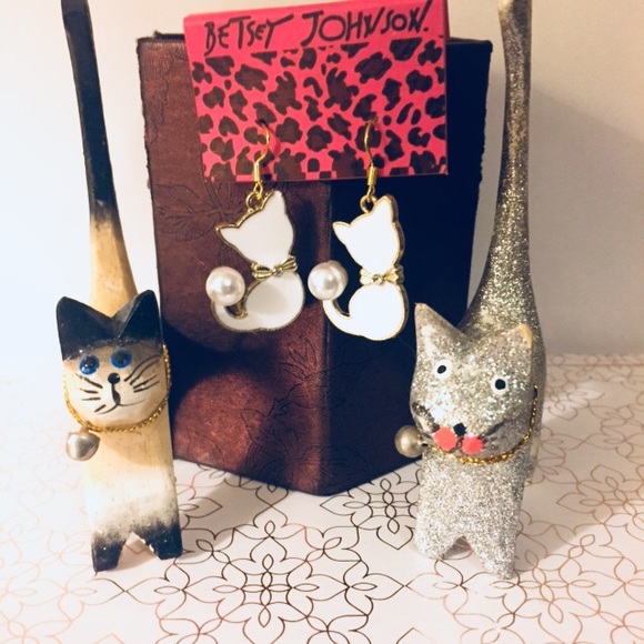 Betsey Johnson White Cat Earrings - Picture 4 of 4